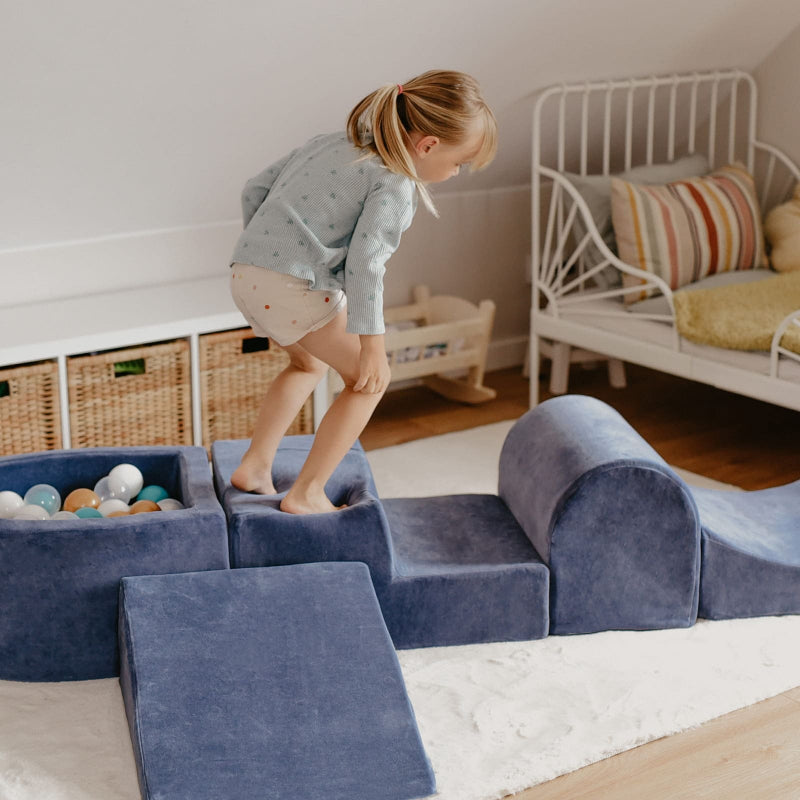 parcours motricité enfant 2 ans en velours bleu