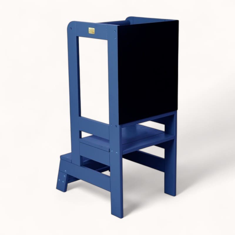 tour apprentissage enfant montessori avec tableau bleu
